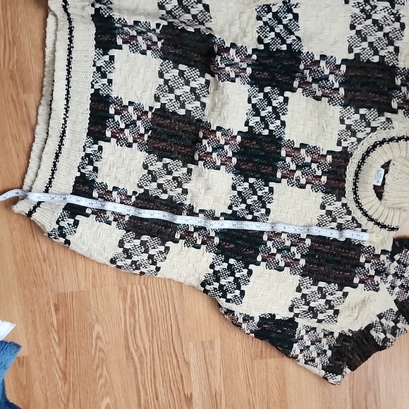 Brand new ski sweater - Picture 4 of 4